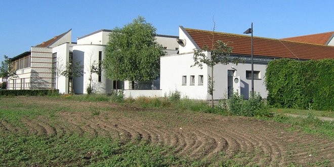 Das Gebäude des Lußhardtheims von außen