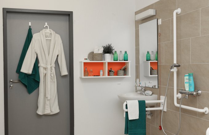 Badezimmer mit privaten Utensilien