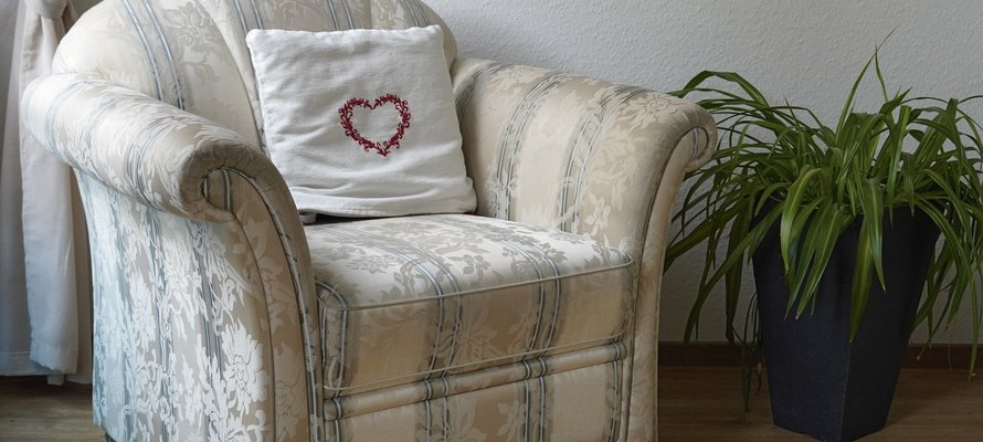 Gemütlicher Sessel in der WG Eins am Eschbach