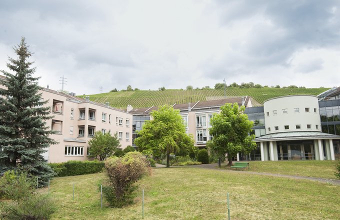 Gebäude des Haus am Weinberg vom Garten her