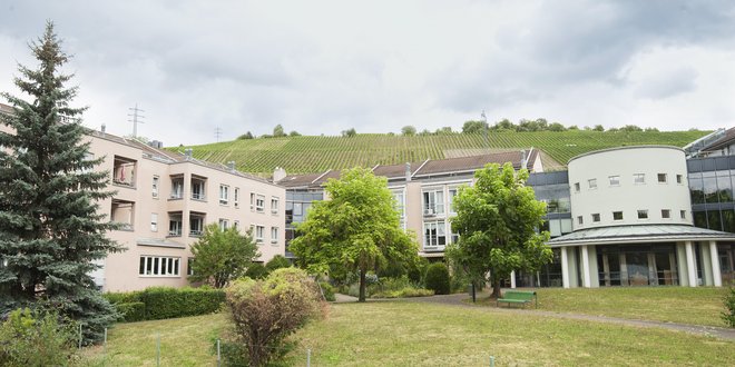 Gebäude des Haus am Weinberg vom Garten her